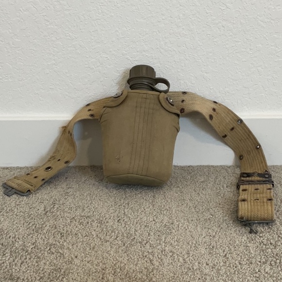 dont know Wall Decor Vintage Us Army Water Canteen With Belt